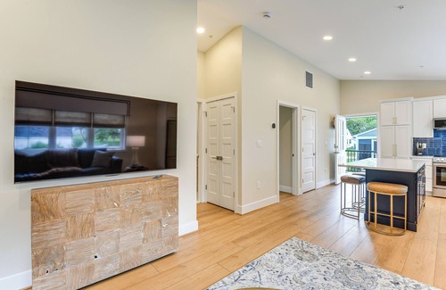 Annapolis House | 1 Block to USNA Stadium: Modern Annapolis Home!