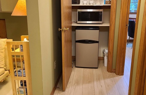 Goose Hollow Apartment | 1 block to Washington Park & short walk to shops, eateries on NW 23rd, Downtown