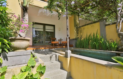 Penatih Villa | 1 BR Villa near Ubud with a private plunge pool and a living area incl breakfast