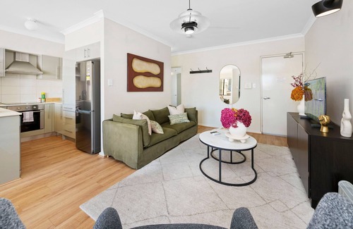 Beckenham Apartment | 1 BRD Near Everything in Beckenham
