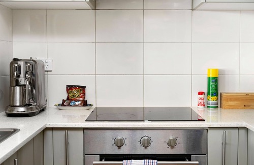Beckenham Apartment | 1 BRD Near Everything in Beckenham