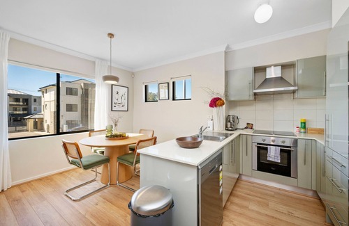 Beckenham Apartment | 1 BRD Near Everything in Beckenham