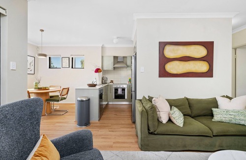 Beckenham Apartment | 1 BRD Near Everything in Beckenham