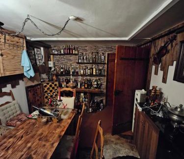 Vernayaz House | 1 chambre jaune dans une maison privé