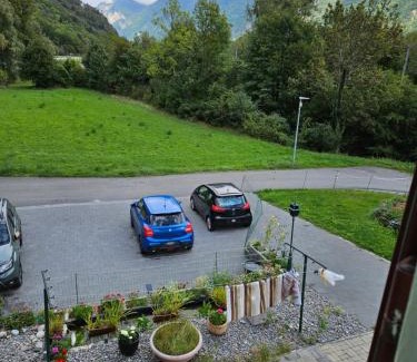 Vernayaz House | 1 chambre jaune dans une maison privé