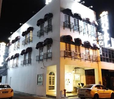 Taman Perdana Hotel | 1 Day Car Hotel Station 18