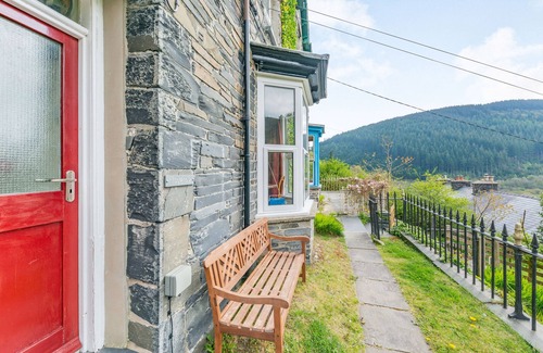 Corris Apartment | 1 ISYGRAIG, pet friendly, with a garden in Machynlleth