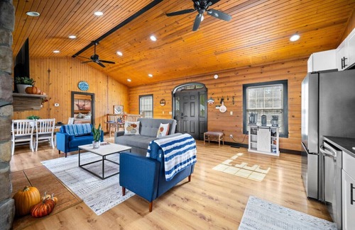 Gnaw Bone Apartment | 1 Liberty Log Cabin in Brown County