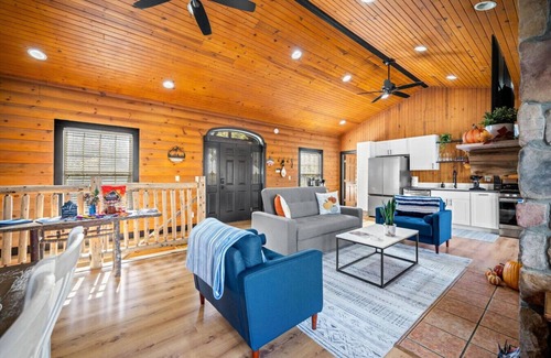 Gnaw Bone Apartment | 1 Liberty Log Cabin in Brown County