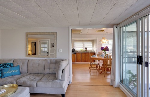 Birch Bay Cabin | 1 Mi to Birch Bay SP! Cozy Cabin w/Pool Access