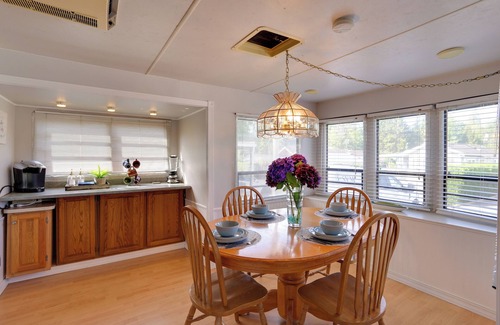 Birch Bay Cabin | 1 Mi to Birch Bay SP! Cozy Cabin w/Pool Access