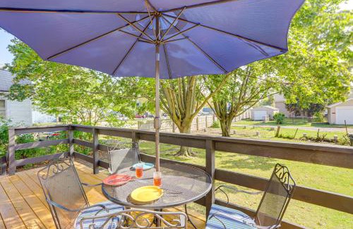 Sandusky House | 1 Mi to Cedar Point Family Getaway with Porch!