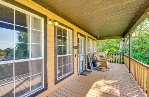 Eureka Springs Apartment | 1 Mi to Downtown Eureka Springs Studio Retreat
