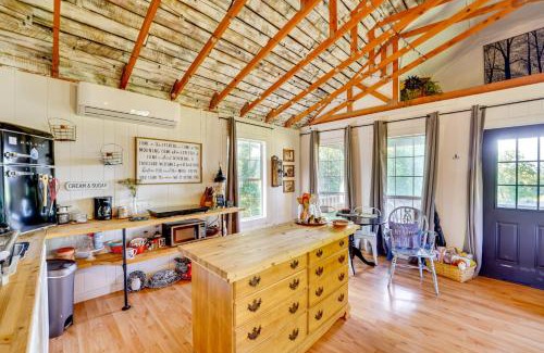 Eureka Springs Apartment | 1 Mi to Downtown Eureka Springs Studio Retreat