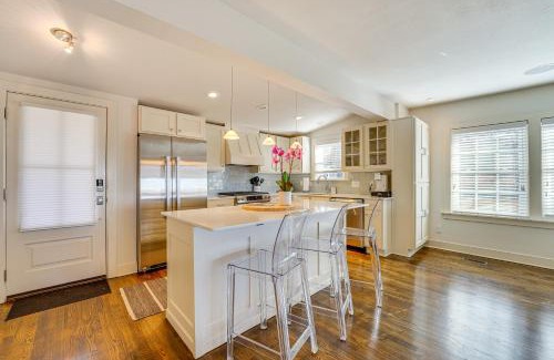 Fayetteville House | 1 Mi to Dtwn Fayetteville Home with Fenced Yard