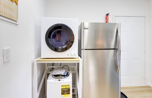 Macon Cottage | 1 Mi to Dtwn Macon: Cozy Home w/Fenced Yard