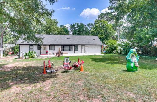Monroe Apartment | 1 Mi to Dtwn Monroe Family-Friendly Duplex!