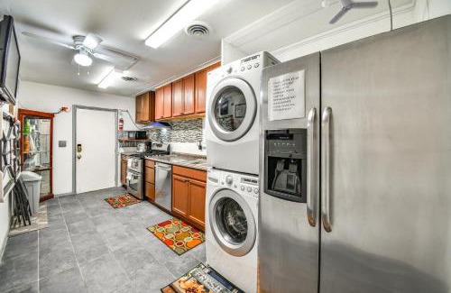 Downtown Apartment | 1 Mi to Dtwn Remote Work-Friendly Apt in Hampton!