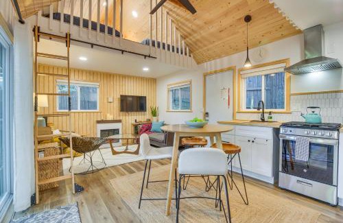 Crestline Apartment | 1 Mi to Lake Cozy Crestline Cabin with Hot Tub!