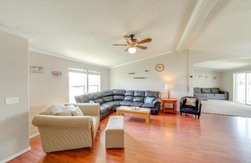 Coulee City House | 1 Mi to Lake Getaway with Patio in Coulee City!