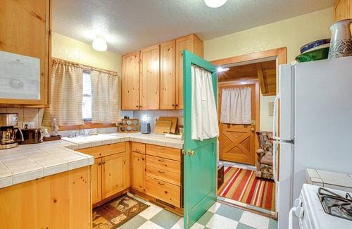 Tahoma Cabin | 1 Mi to Lake Tahoe: Rustic Cabin w/Boat Dock