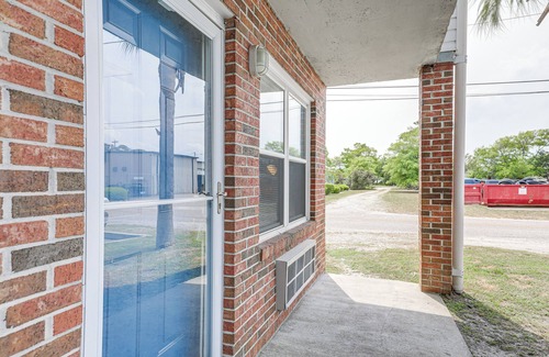 Crescent Beach Apartment | 1 Mi to North Myrtle Beach: Studio w/Pool Access