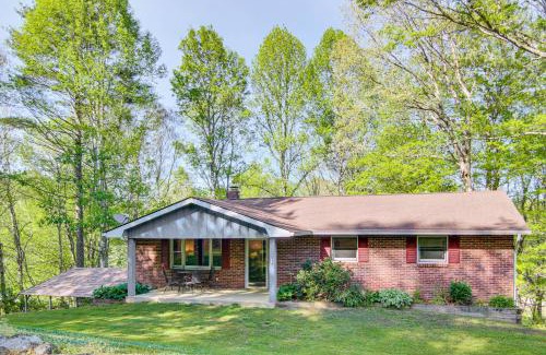 Pisgah Forest House | 1 Mi to Pisgah Natl Forest Wooded Haven with Deck