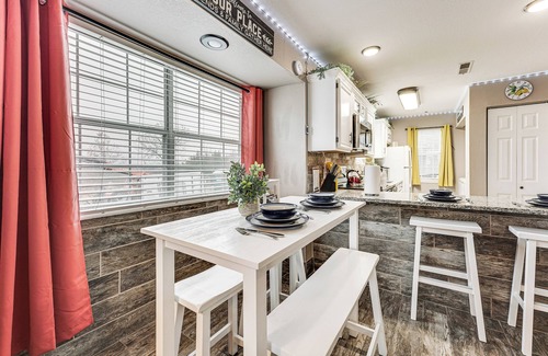 Indian Point Apartment | 1 Mi to Silver Dollar City! Lake-view Family Haven