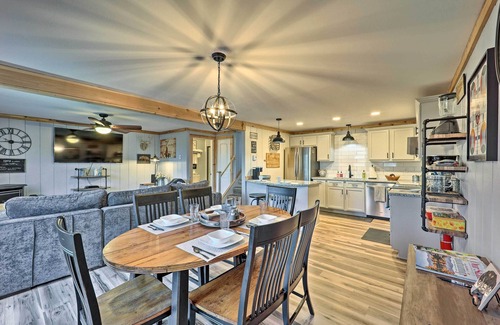 Beech Mountain Condo | 1 Mi to Skiing: Beech Mountain Condo w/Fireplace!