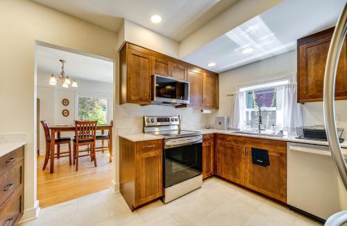 Seattle House | 1 Mi to Univ of Wash Campus Seattle Home with Yard!