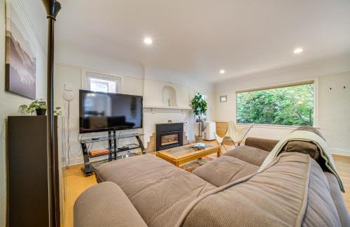 Seattle House | 1 Mi to Univ of Wash Campus Seattle Home with Yard!