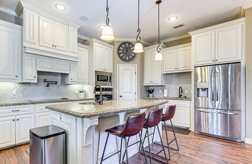 Edinburg House | 1 Mi to Vackar Stadium: Roomy Retreat w/ Pool.