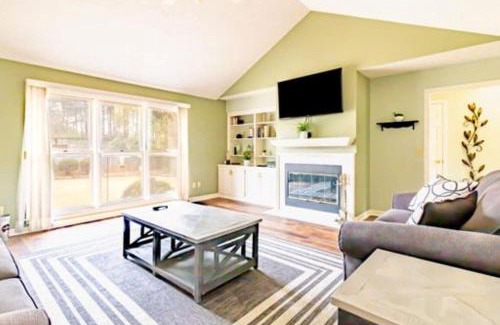 Fortson House | 1 Mile to Flat Rock Park- Sweet Southern Ranch