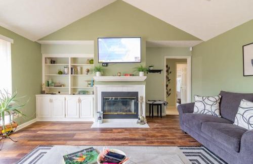 Fortson House | 1 Mile to Flat Rock Park- Sweet Southern Ranch