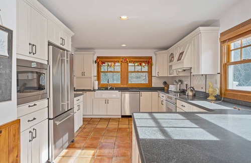 Quogue House | 1 mile to the beach, this Quogue home has it all.
