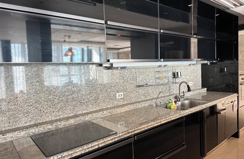 Haeundae Apartment | 1-Minute from Haeundae: Luxury 70-Pyeong House with Stunning Ocean Views