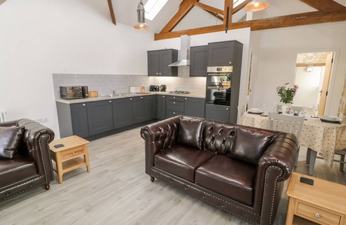 Llangefni Cottage | 1 MOUNTAIN VIEW, pet friendly, character holiday cottage in Llangefni