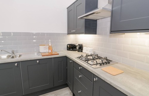 Llangefni Cottage | 1 MOUNTAIN VIEW, pet friendly, character holiday cottage in Llangefni