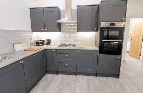 Llangefni Cottage | 1 MOUNTAIN VIEW, pet friendly, character holiday cottage in Llangefni