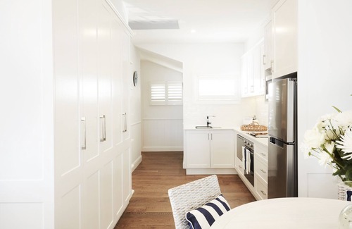Patonga House | 1 Night Free! Absolute Beach Front House Panoramic Views