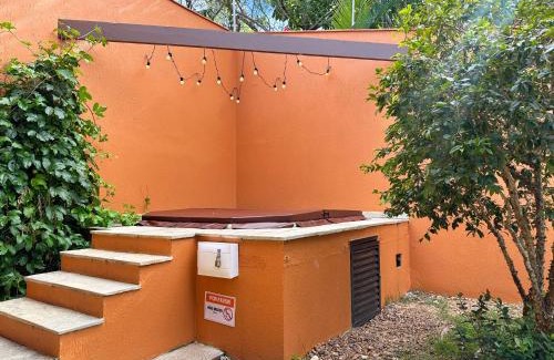 Guaruja House | 1 Suite - 200m do mar - Churrasqueira - Jacuzzi - Ar condicionado