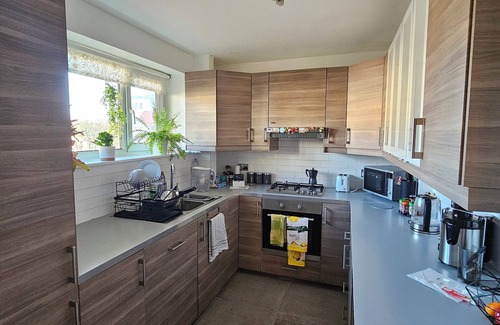 South Bermondsey Apartment | 1 sunny bedroom near Tower Bridge