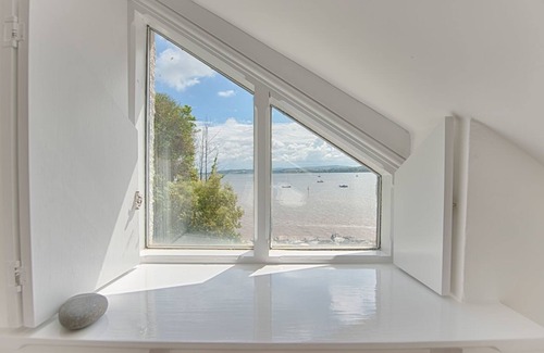 Lympstone Cottage | 1 THE QUAY, pet friendly, luxury holiday cottage in Lympstone