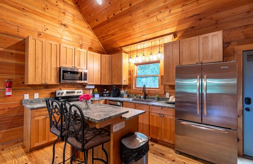 Vilas House | 1 Treetops Retreat - 10 minutes to downtown Boone, pet friendly!