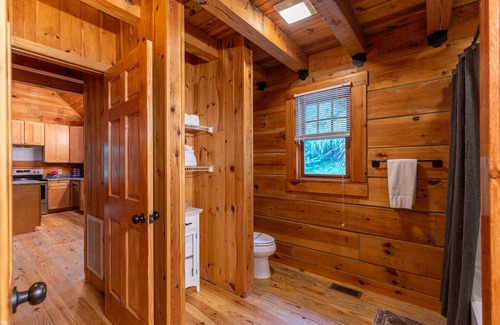 Vilas House | 1 Treetops Retreat - 10 minutes to downtown Boone, pet friendly!