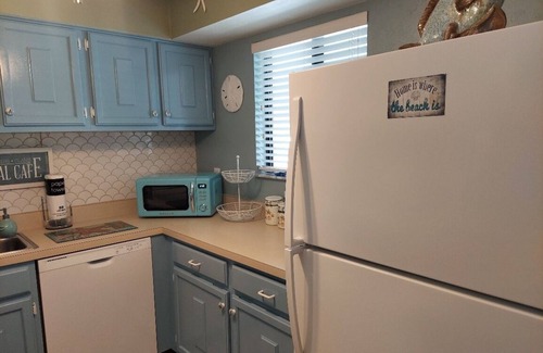 Bradenton Beach Condo | 10/10 EXCEPTIONAL! -153 REVIEWS-ANNA MARIA ISLAND-2B/2B-RENOVATED-WELL STOCKED