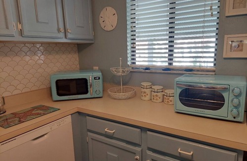 Bradenton Beach Condo | 10/10 EXCEPTIONAL! -153 REVIEWS-ANNA MARIA ISLAND-2B/2B-RENOVATED-WELL STOCKED