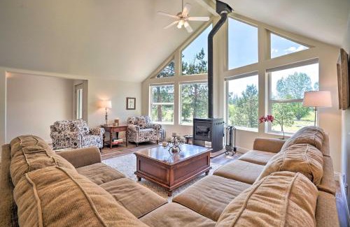 Deschutes River Woods House | 10-Acre Bend Home Less Than 4 Mi to Old Mill District
