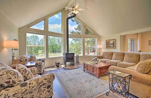 Deschutes River Woods House | 10-Acre Bend Home Less Than 4 Mi to Old Mill District