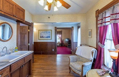 Rush City Hotel | #10 GH · #10 Grant House- Russell H Grant's Suite